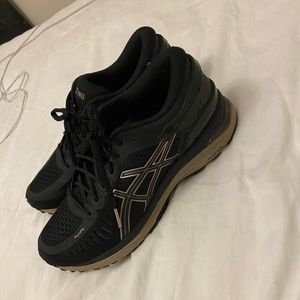 Asics size 7.5 black metarun sneakers